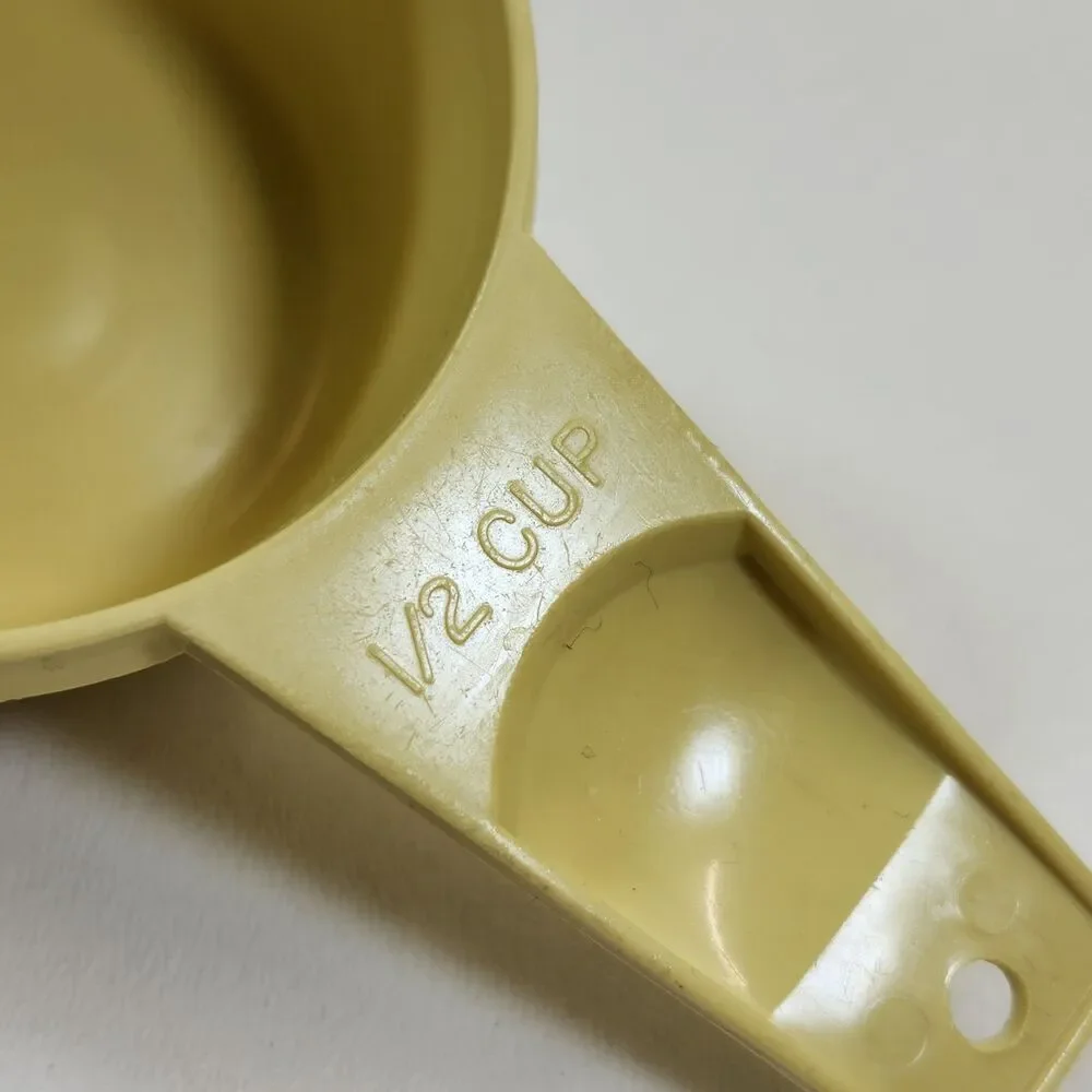 Tupperware Measuring Cups Set of 4 Yellow Vintage 761-1 762-1 763-1 764-1 Lot